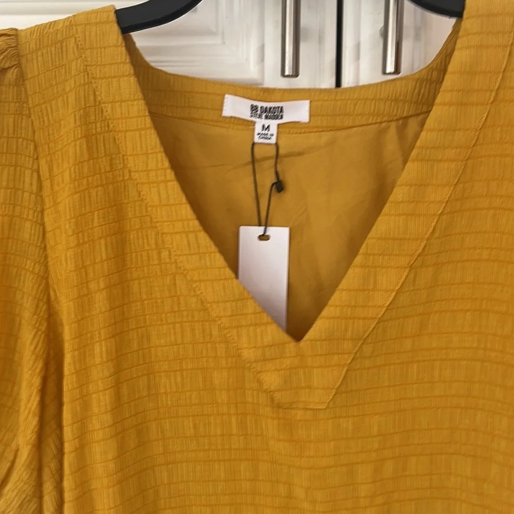 BB DAKOTA by Steve Madden Muni golden Yellow mini Dress size M
NWT - Picture 3 of 13